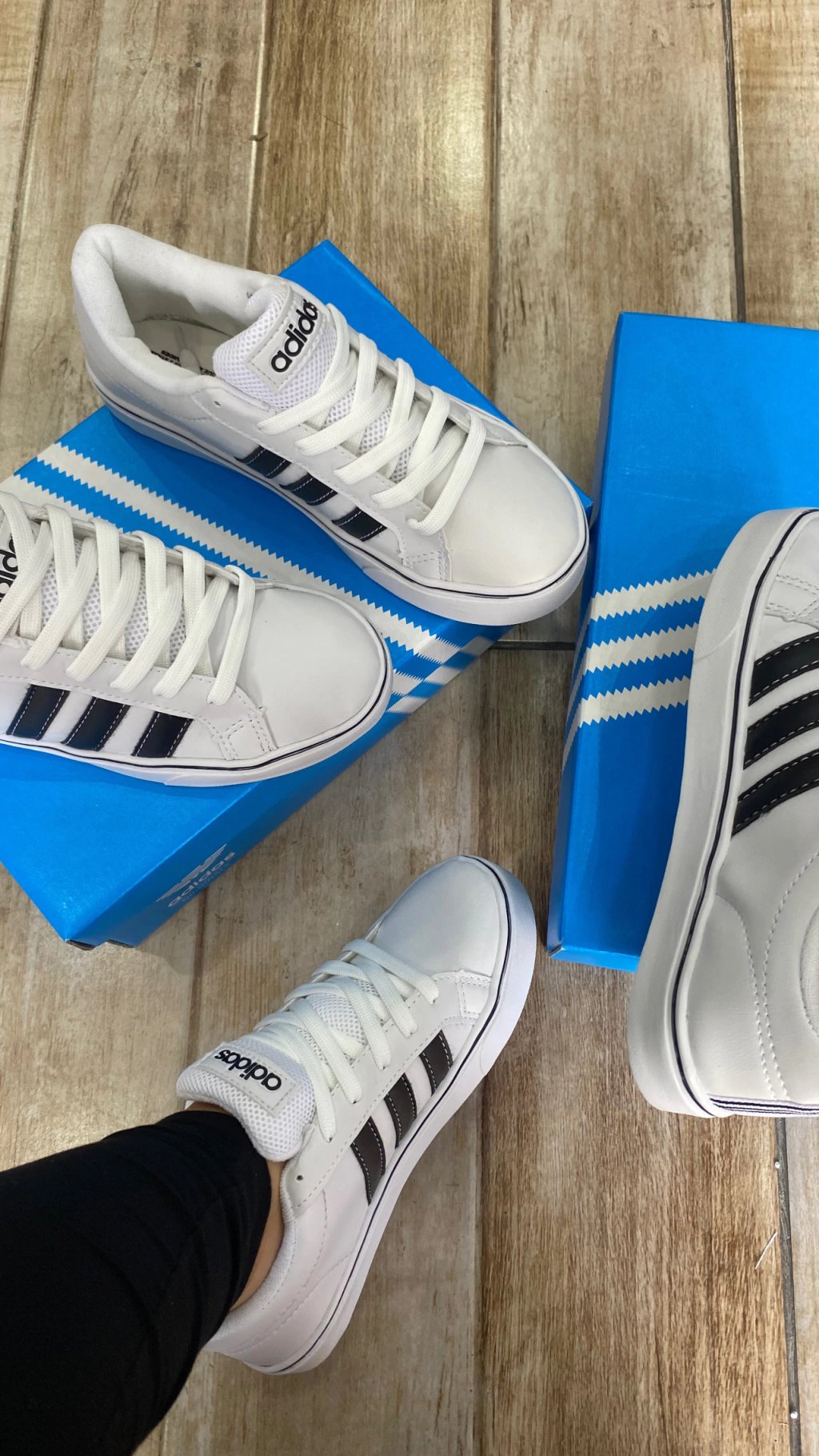 ADIDAS VS