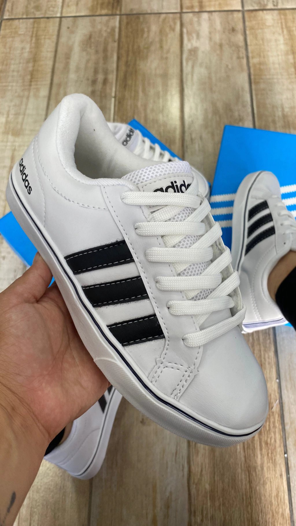 ADIDAS VS